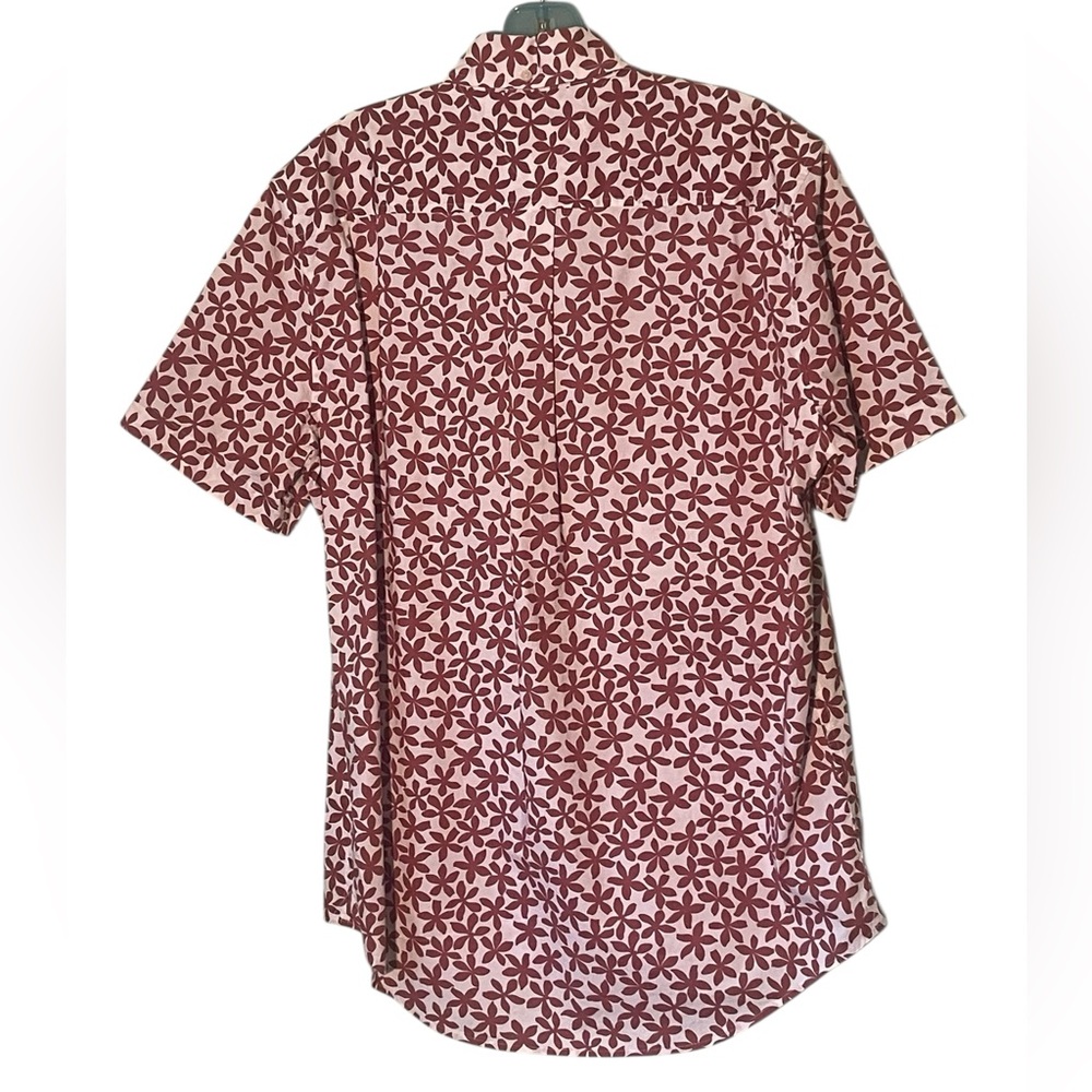 NWT- Tommy Hilfiger floral short sleeve shirt. Size medium - Picture 6 of 11